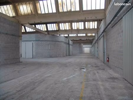 local d'activités / entrepôt / stockage