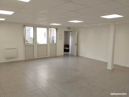 bureaux 52 m² vert le grand