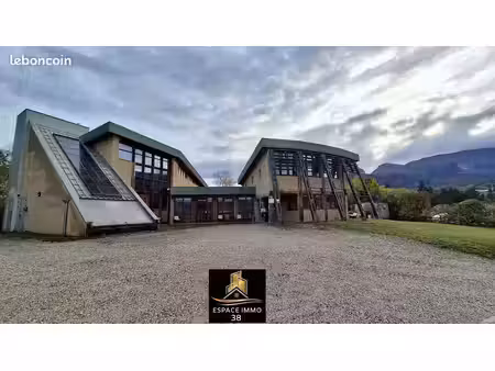 local 383 m² mens