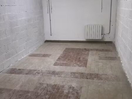 parking/box 1 pièce 15 m²