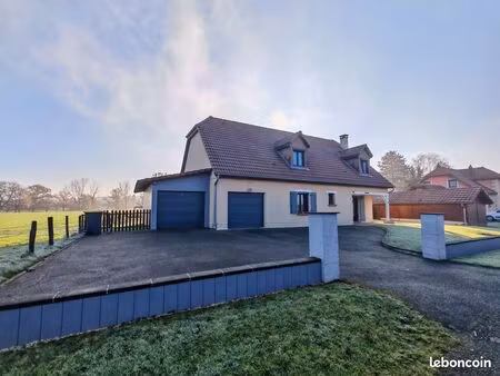 maison individuelle avec jardin et garages