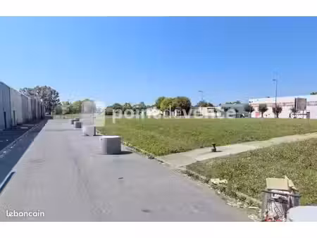 local commercial 890 m²