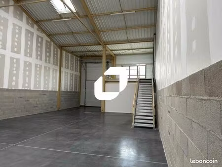 local bureaux 234 m²