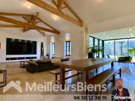 maison 9 pièces 258 m²
