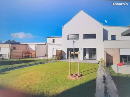 maison récente plein sud 3 grandes chambres chavagne lotissement proche centre bourg