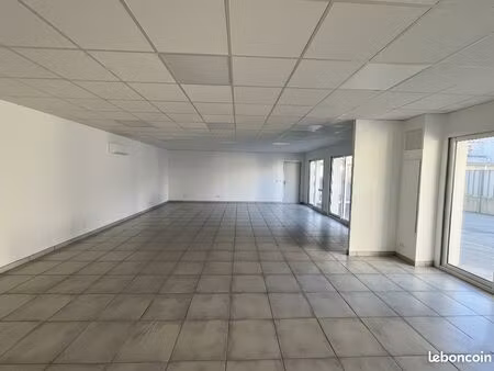 bureaux 234 m² solliès-pont