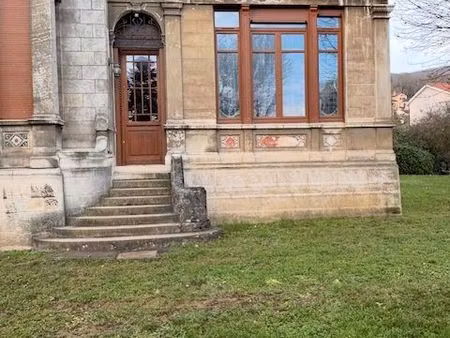 bel et très grand f2 dans une maison de maitre