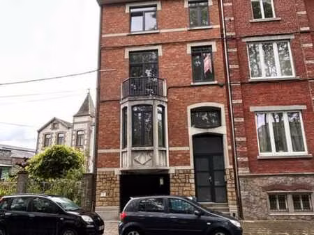 studio : salle de cinéma  salle de sport  bar  local vélo