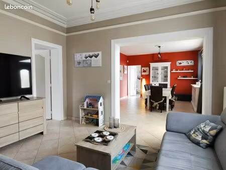 maison 10 pièces 196 m²