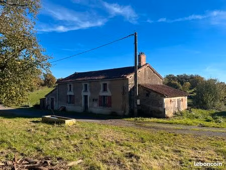 charmante ferme détachée à rénover avec 4 hectares de terrain – mouterre-sur-blourde