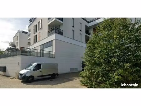 boutique 55 m² louveciennes