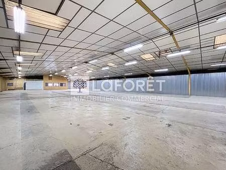 location bureaux et commerces à bressuire (79300) : à louer / 857m² bressuire