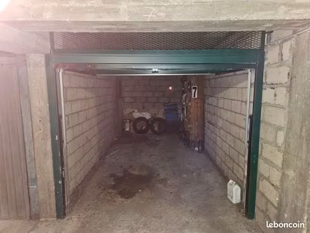 location parking - box privatif à levallois-perret  petite copropriété  proche de la mairi