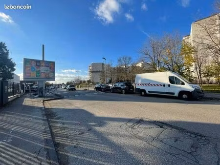 garage/station service 480 m²