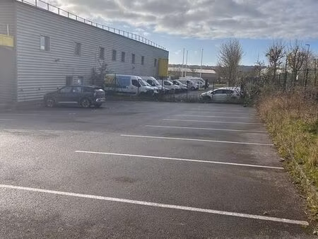 a louer zone inquetrie entrepôt et bureaux