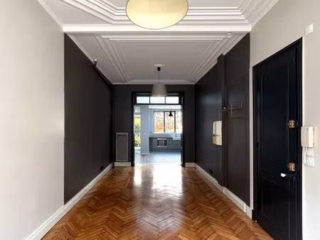 bureaux de standing 49 m² – rénovation soignée  terrasse privative – la madeleine