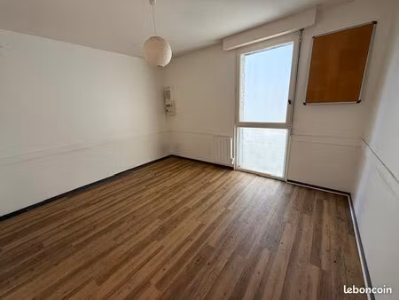 part. bureaux 65m2 centre ville treillières