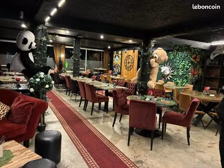 a voir absolument...vente d'un restaurant plus un snack avec grande terrasse et trés gros 