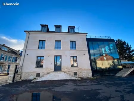 immeuble de standing 230 m² – verrière exceptionnelle – terrasse – 8 parkings – l’isle-ada