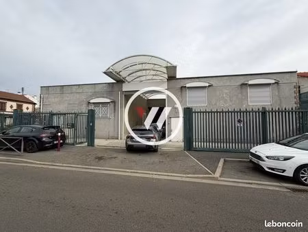 local d'activité 758 m²