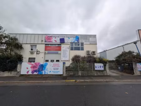 cellule d'activité avec bureaux à vendre