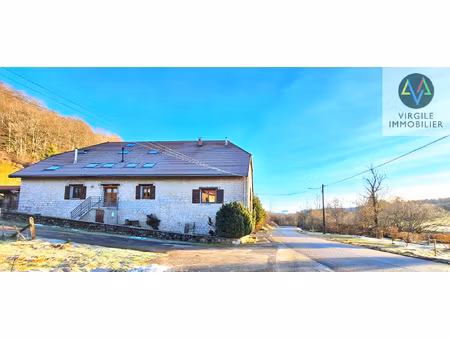 duplex chaleureux dans une ancienne ferme comtoise remoray