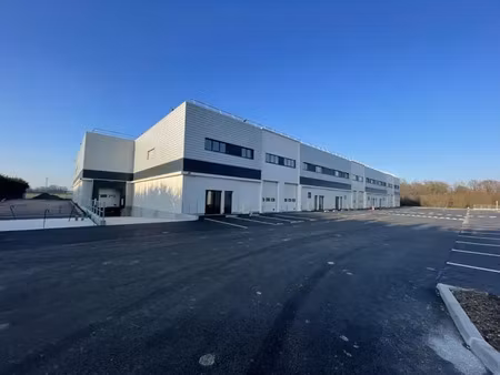 local activite logistique nantes aéroport