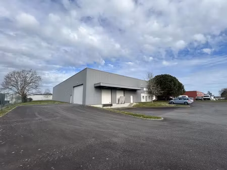 a st herblain  bâtiment d'activité de 1200 m2 à la location