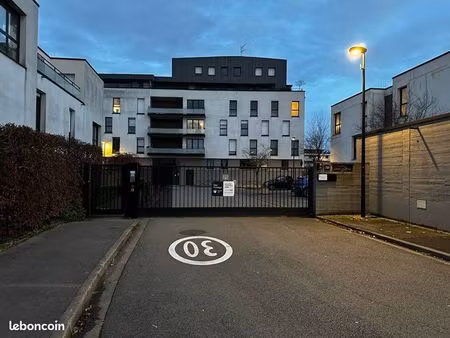 place parking sécurisée