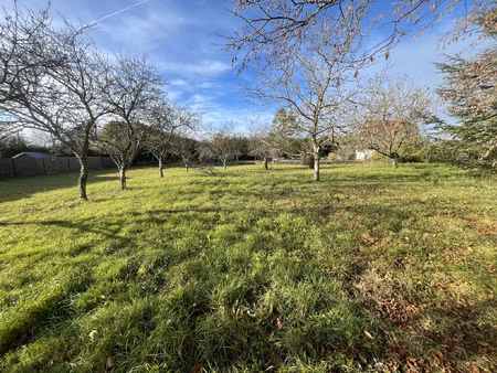fondettes est au calme terrain 1.000 m2 hors lotissement