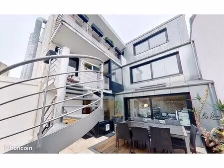 bureau 272 m²