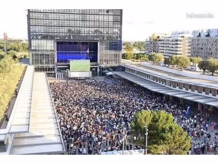 local commercial hôtel de ville 75m2