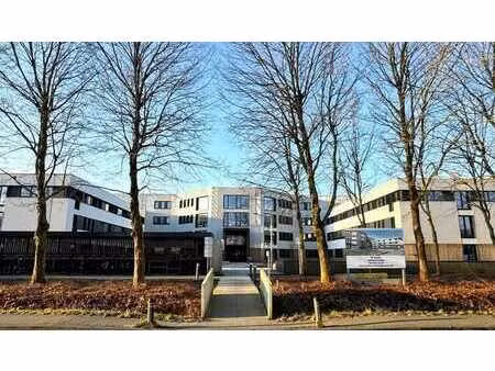 bureaux entièrement rénovés à louer dans un emplacement de