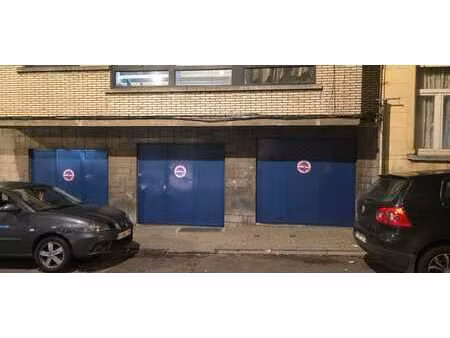 3 garages fermés à vendre au centre de bruxelles
