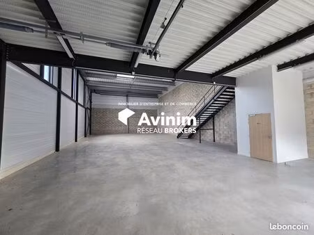 local 371 m² éragny