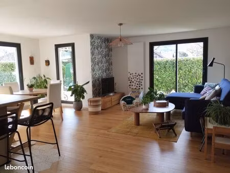 bel appartement t4 de 92 m2 avec terrasse et jardin