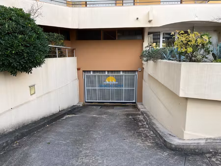 parking à louer à l'année