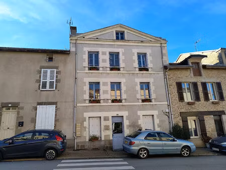haute-vienne - grande maison de ville transformée en trois appartements indépendants