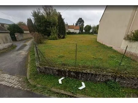 terrain à bâtir de 713m² à 5 minutes de longueville