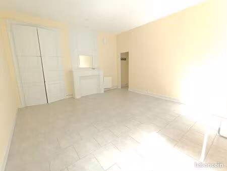 grand studio de 35m² - montoire