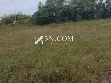 a vendre dans le bourg de montsinery une parcelle a batir de 2000m²