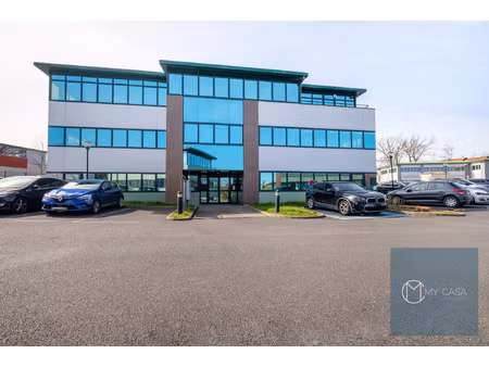 lissieu / bois-dieu - local professionnel de 67 m2 aménagé -