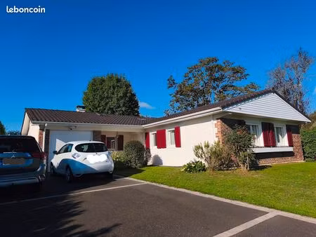 maison/villa de plain pieds dans résidence avec piscine et tennis