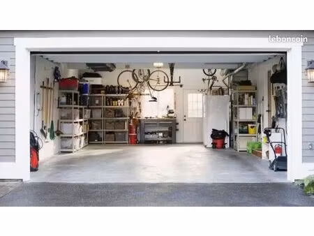 cherche petite place de garage à domino 17190