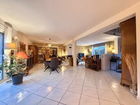 maison de 3 chambres avec bureau sur un terrain de 947 m²