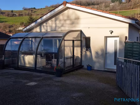 maison récente avecun mobil-home sur la commune de joux