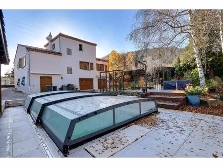 exclusivite ceyrat  au calme belle villa avec piscine