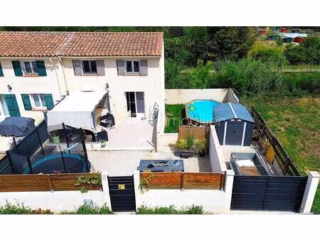 magnifique maison sur charleval   avec jardin   places de parking  garage (atelier )   et 