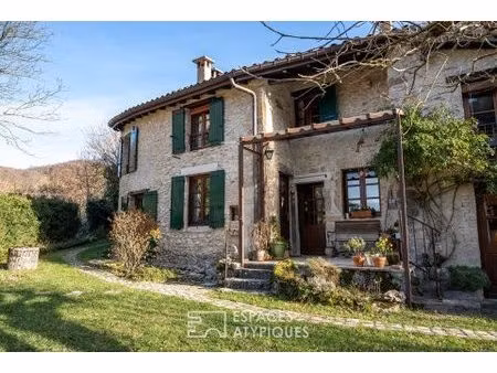 maison en pierre xixe rénovée avec vue et vaste terrain arboré