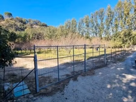 terrain de 2200m2 avec eau sous pression toutes l’année